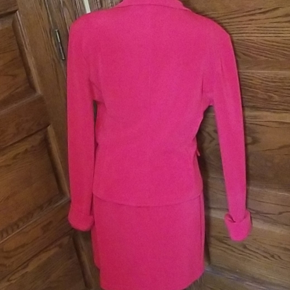 vtg 1990s Red skirt and jacket set - Picture 4 of 9